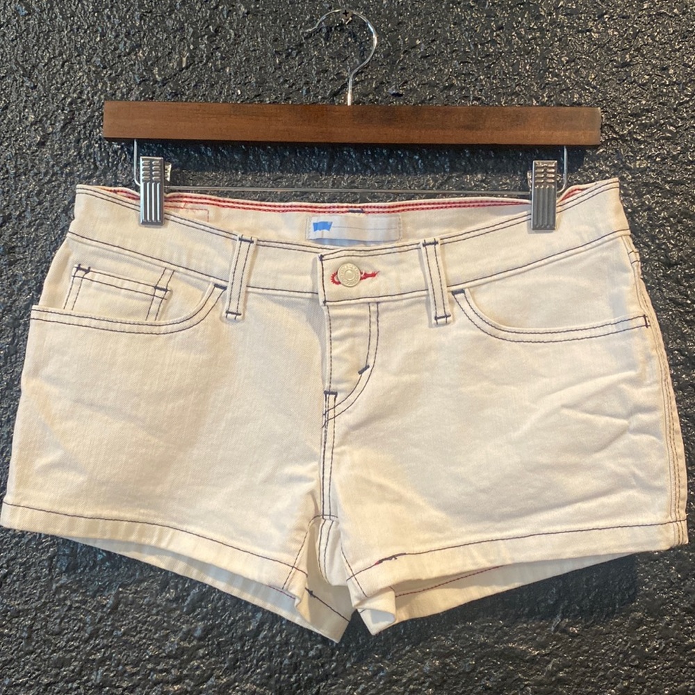 White Levi shorts. Size W28. NWOT